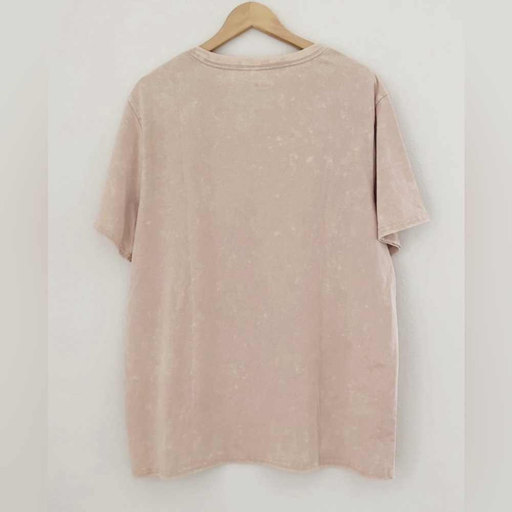 Yellow Stone Dutton Ranch Graphic Tee - Picture 4 of 6